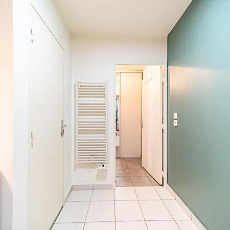 Le Petit Montel- Avec Garage-metro Valmy Apartment *