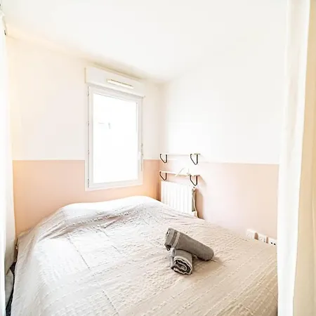 Le Petit Montel- Avec Garage-metro Valmy Apartment *