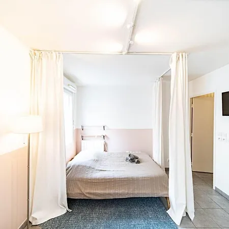 Le Petit Montel- Avec Garage-métro Valmy Appartement *